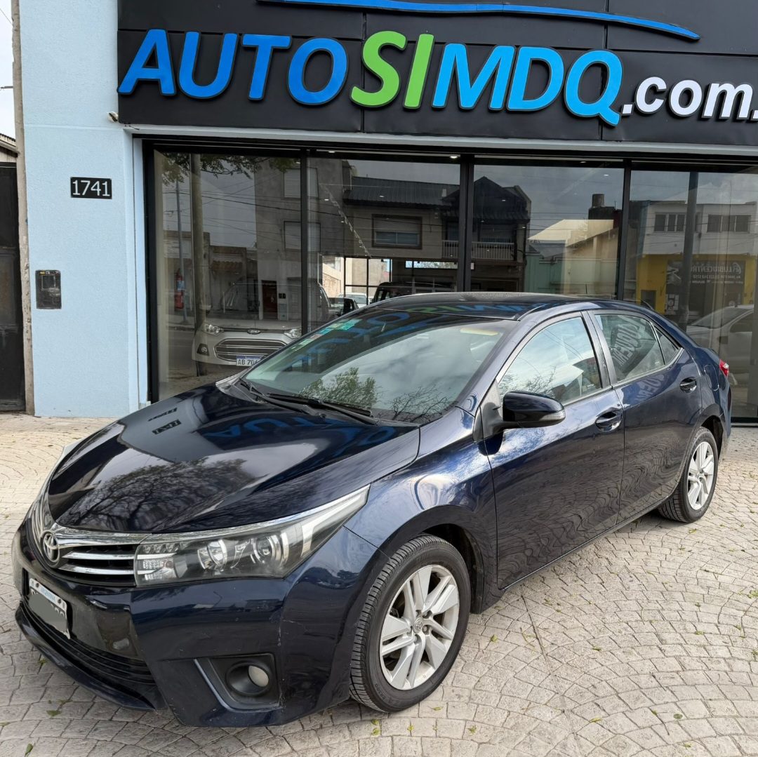 Toyota Corolla 2015, foto 1 de 12