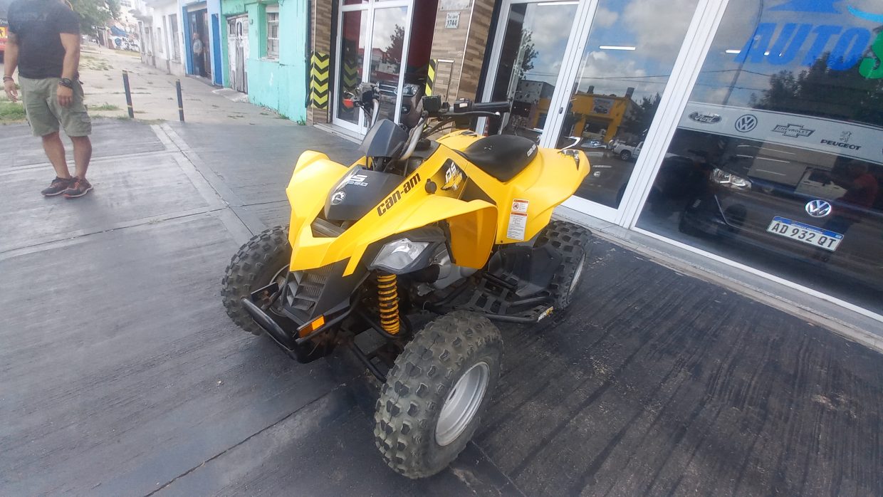 Can-Am DS 250 2011, foto 1 de 13
